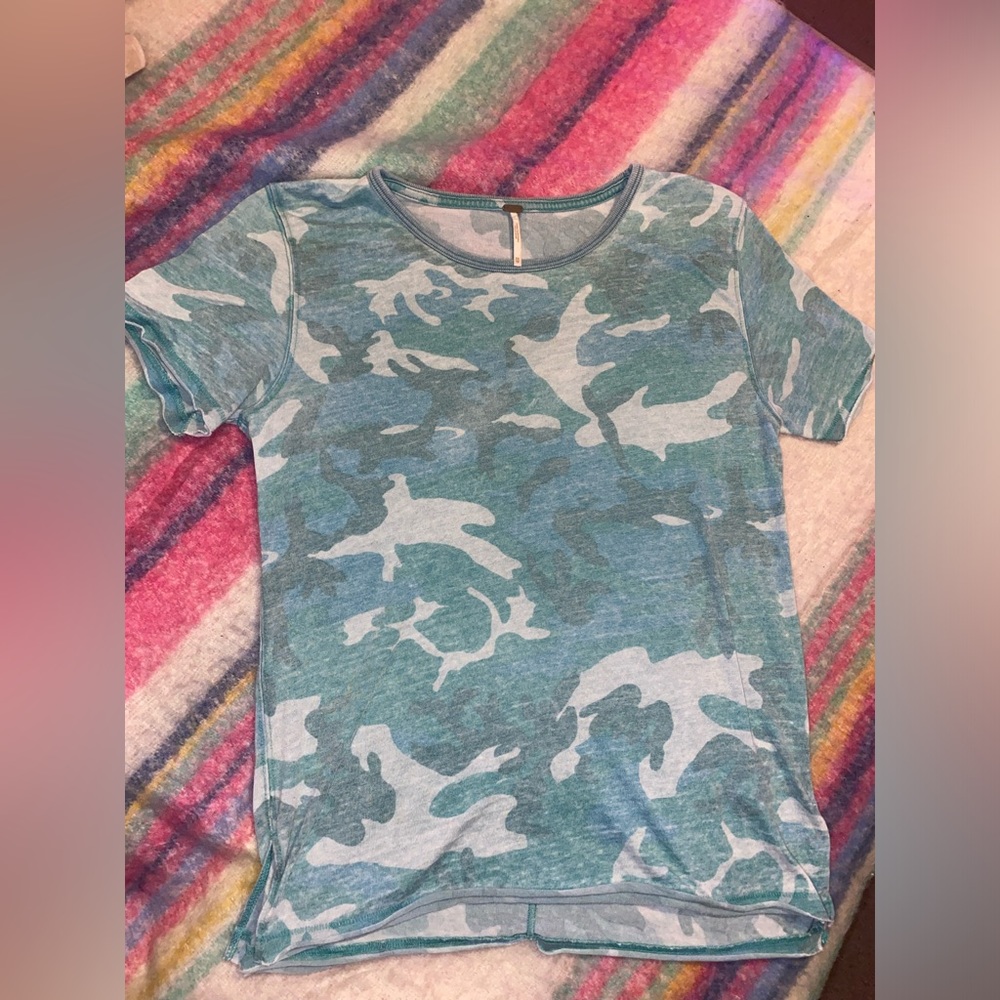 Free People Tourist Tee in Teal Camo- size XS - Picture 4 of 6